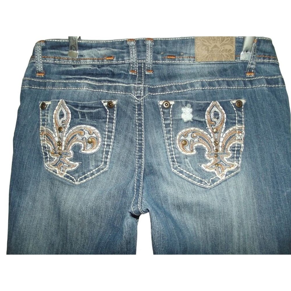 Rue21 Jeans 7/8 Low Rise Skinny Embroidered Fleur-de-lis Pockets destroyed